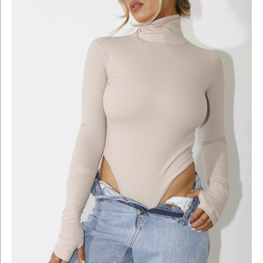 Boyed Ribbed Turtlneck Bodysuit 🫶🏼